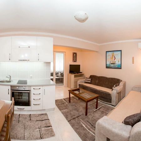 Appartement Valentina Apartman à Petrovac Extérieur photo