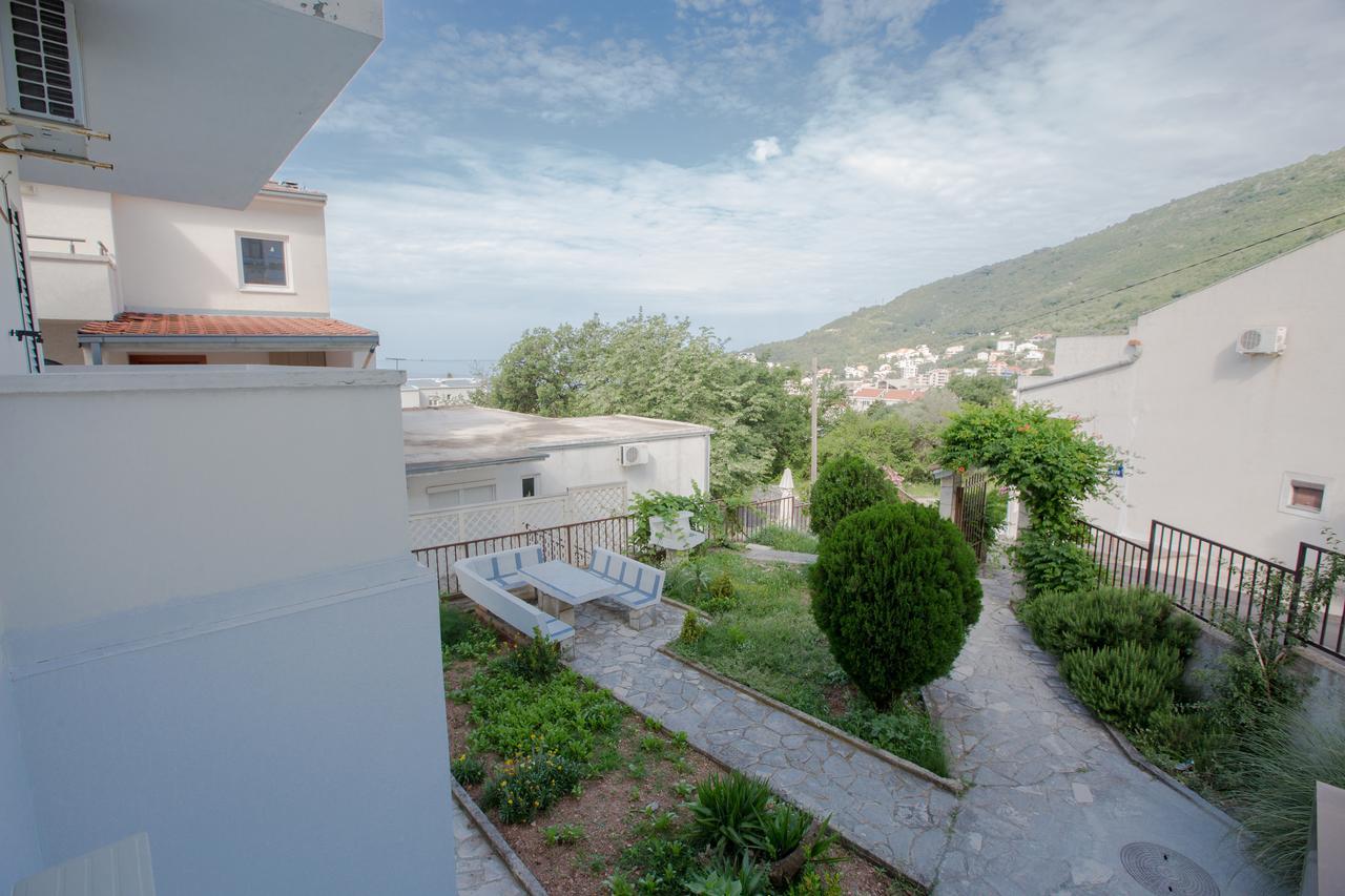 Appartement Valentina Apartman à Petrovac Extérieur photo