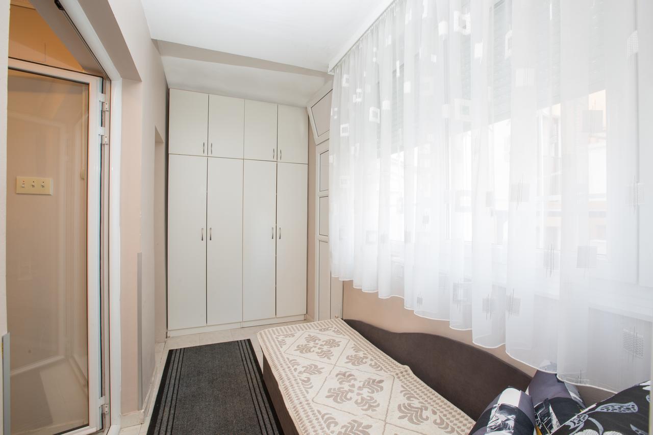 Appartement Valentina Apartman à Petrovac Extérieur photo