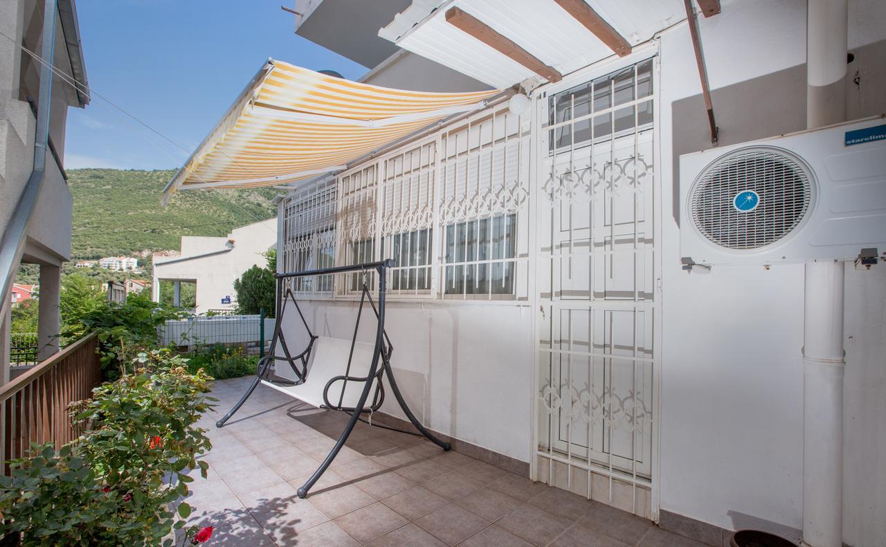 Appartement Valentina Apartman à Petrovac Extérieur photo