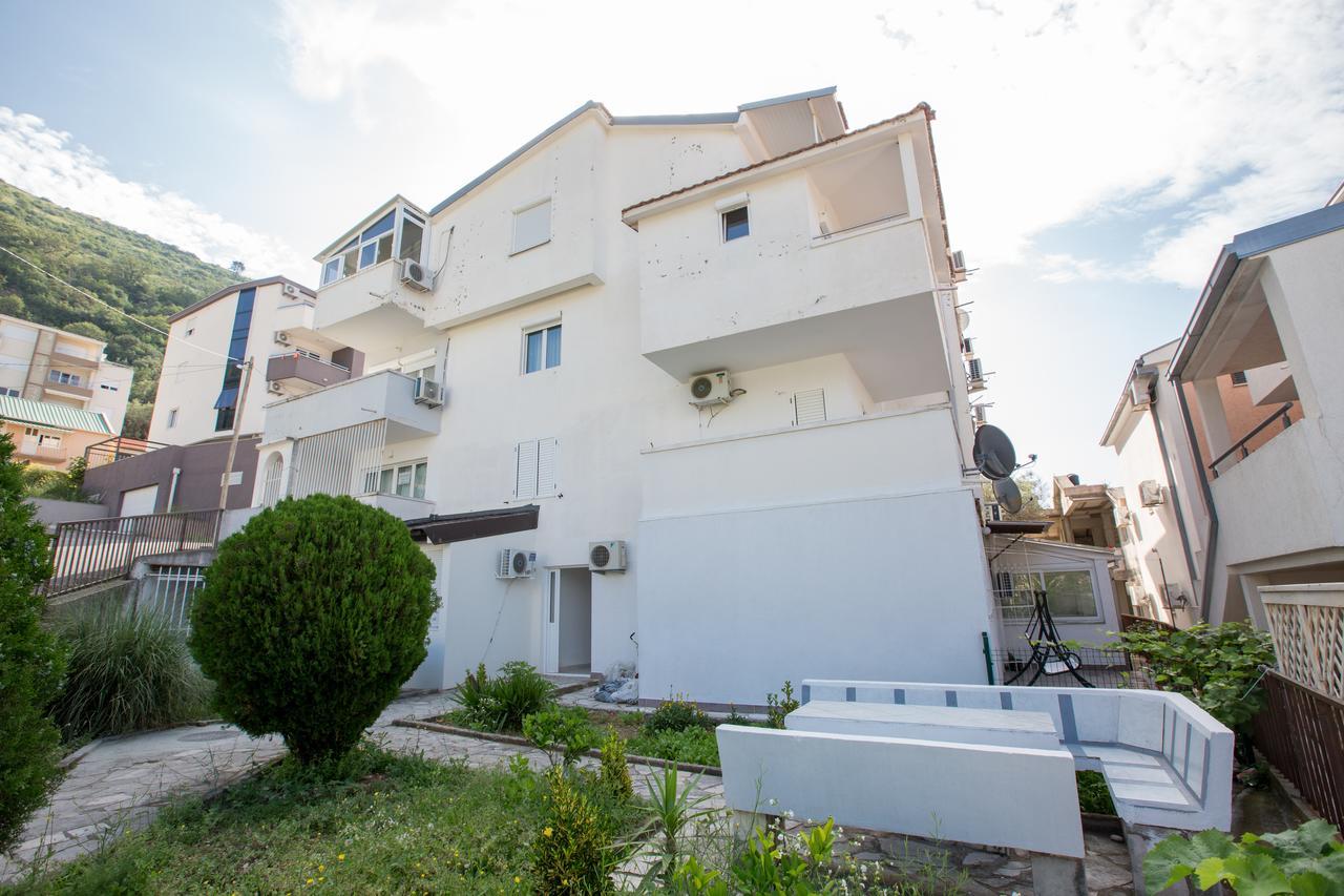 Appartement Valentina Apartman à Petrovac Extérieur photo