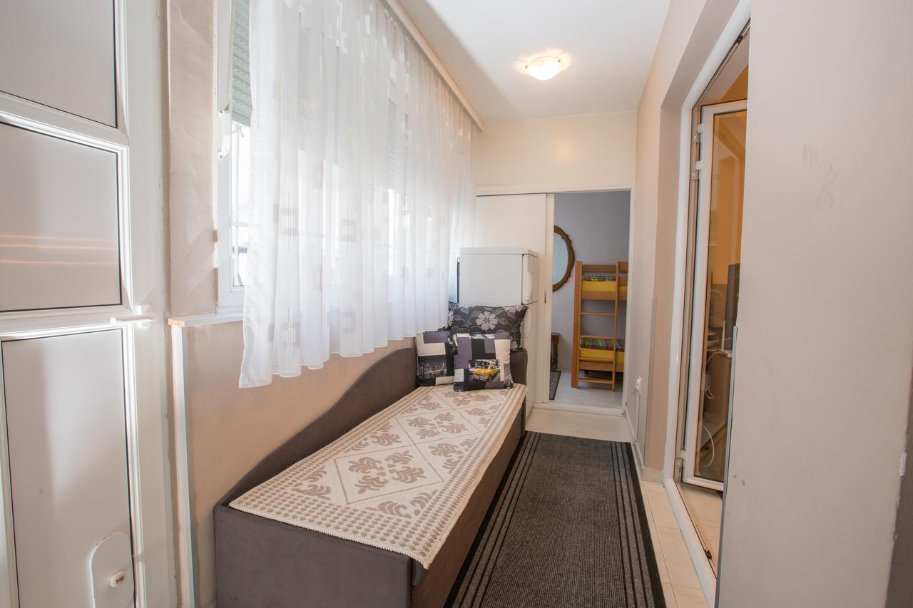 Appartement Valentina Apartman à Petrovac Extérieur photo