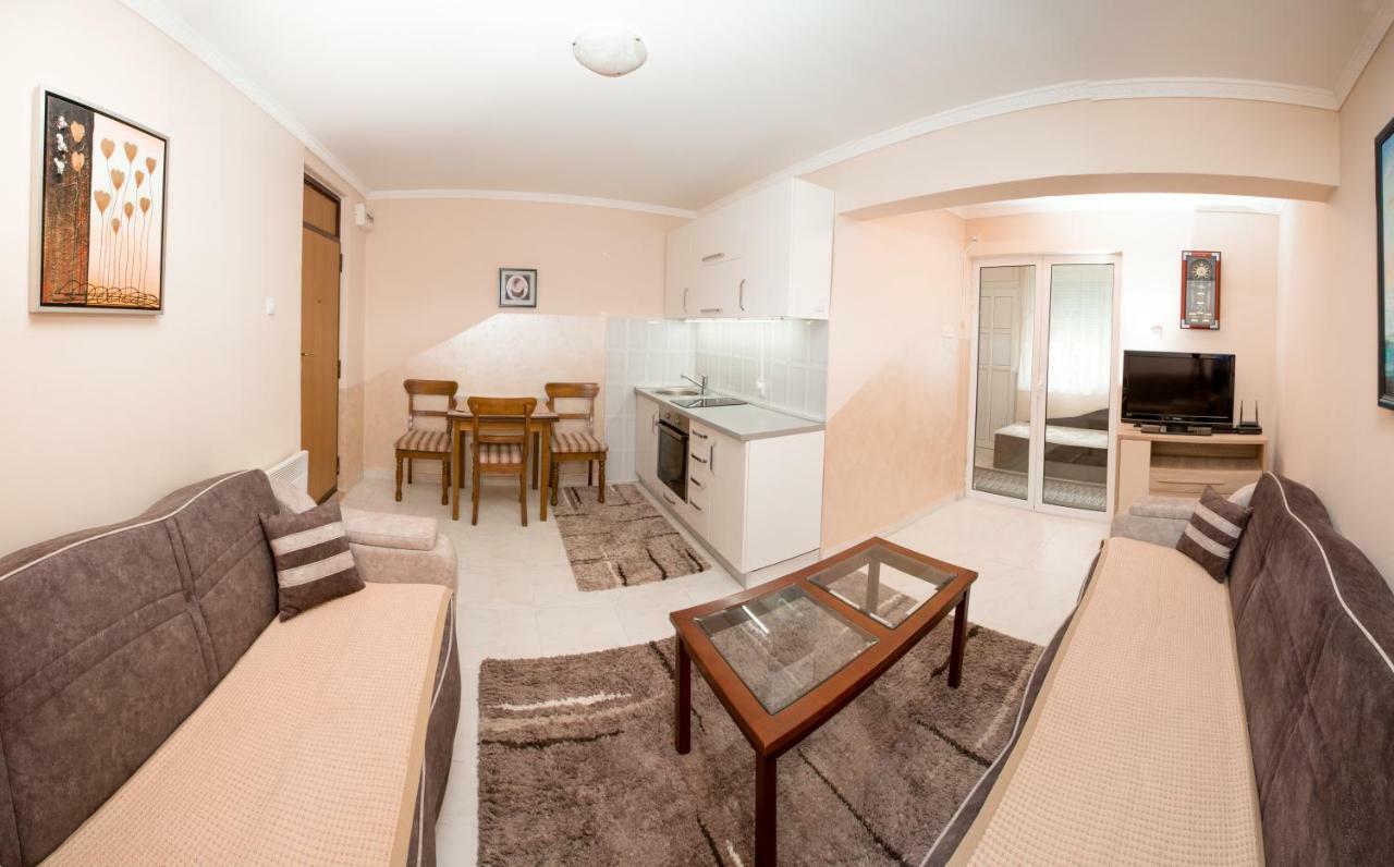 Appartement Valentina Apartman à Petrovac Extérieur photo