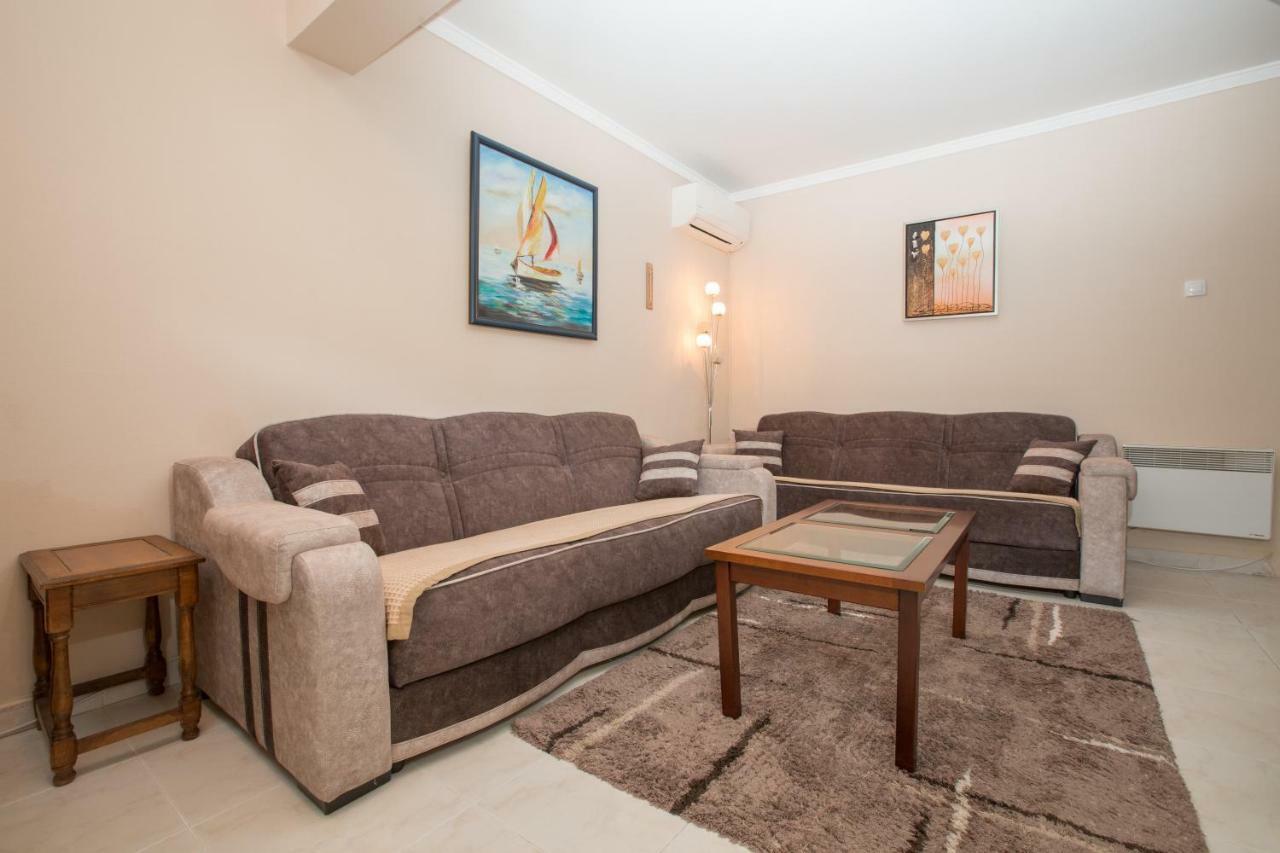Appartement Valentina Apartman à Petrovac Extérieur photo