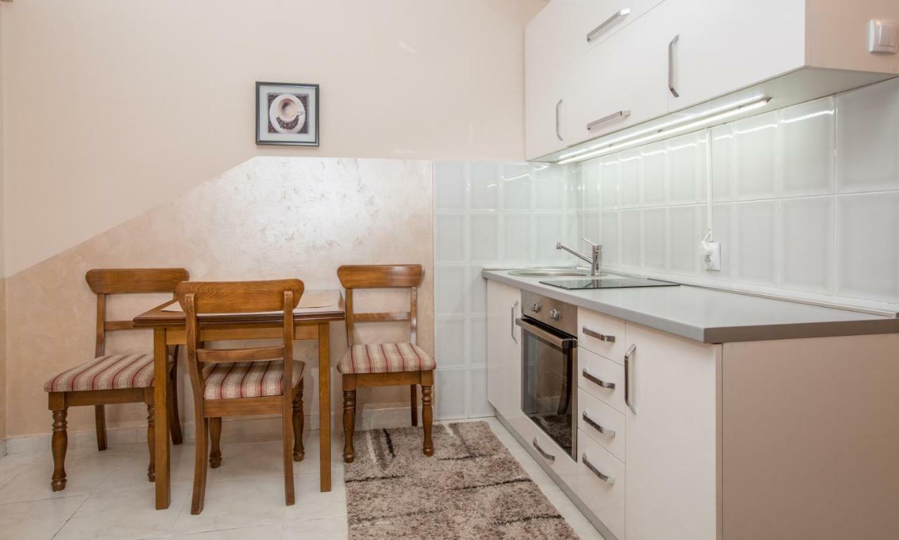 Appartement Valentina Apartman à Petrovac Extérieur photo