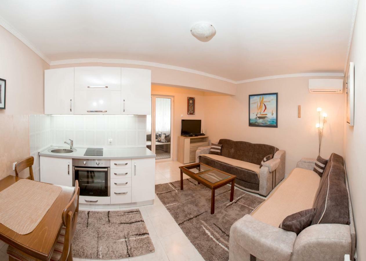 Appartement Valentina Apartman à Petrovac Extérieur photo