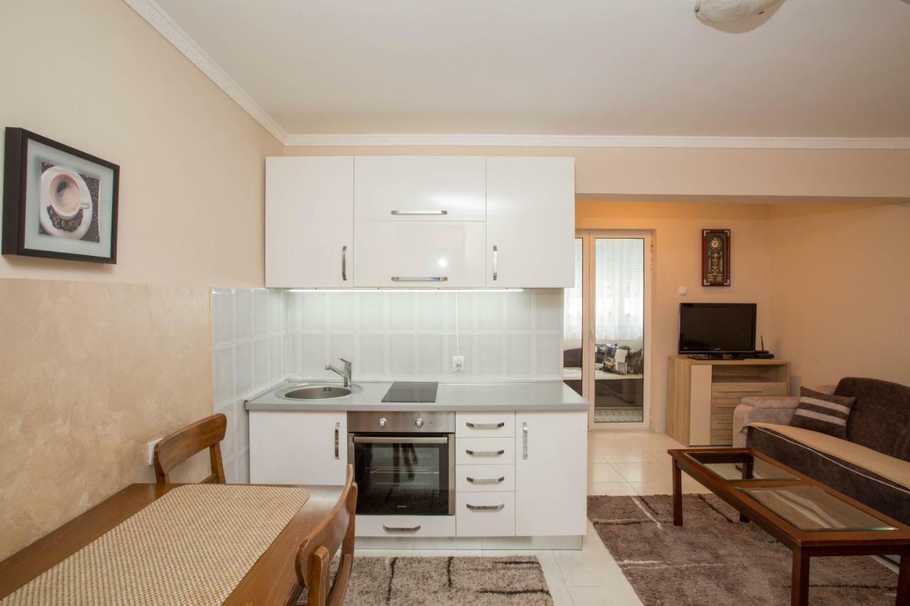 Appartement Valentina Apartman à Petrovac Extérieur photo